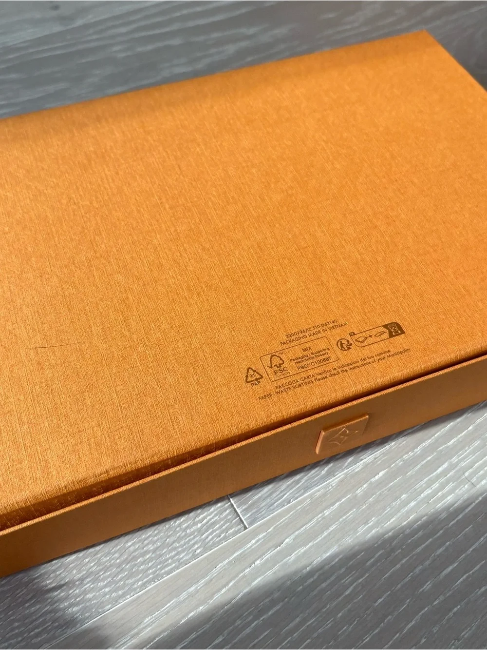 Louis Vuitton medium flat shirt gift box